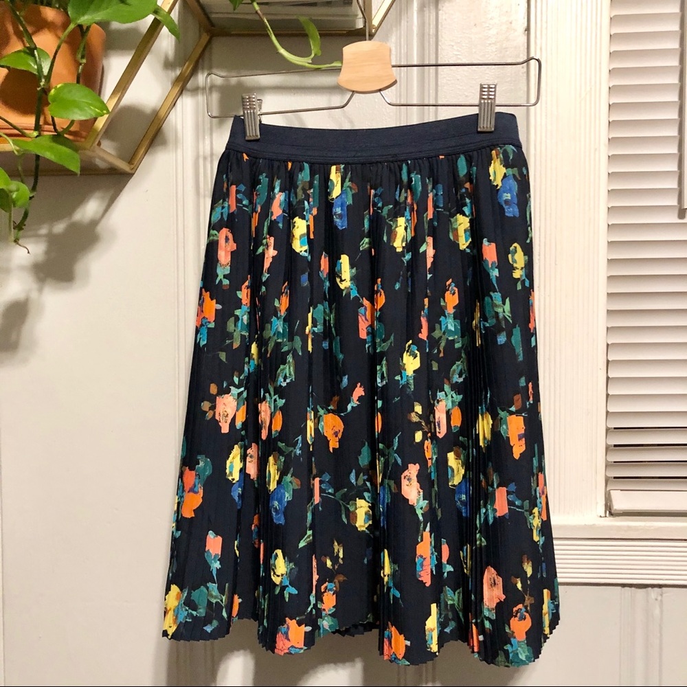 Pleated skirt